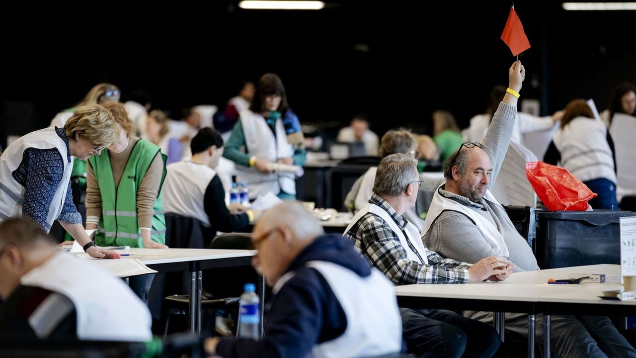 Stemmen tellen op kandidaatsniveau in Rotterdam Ahoy - ANP
