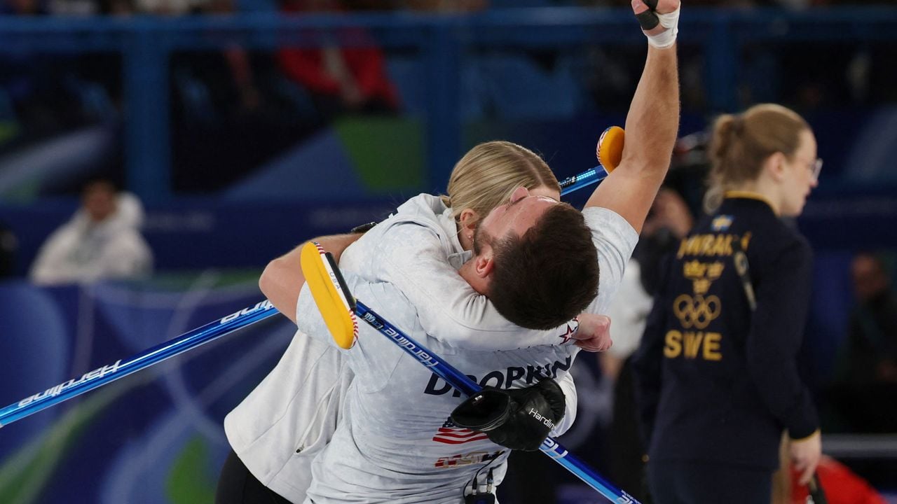 Vreugde bij het Amerikaanse curlingduo - Reuters