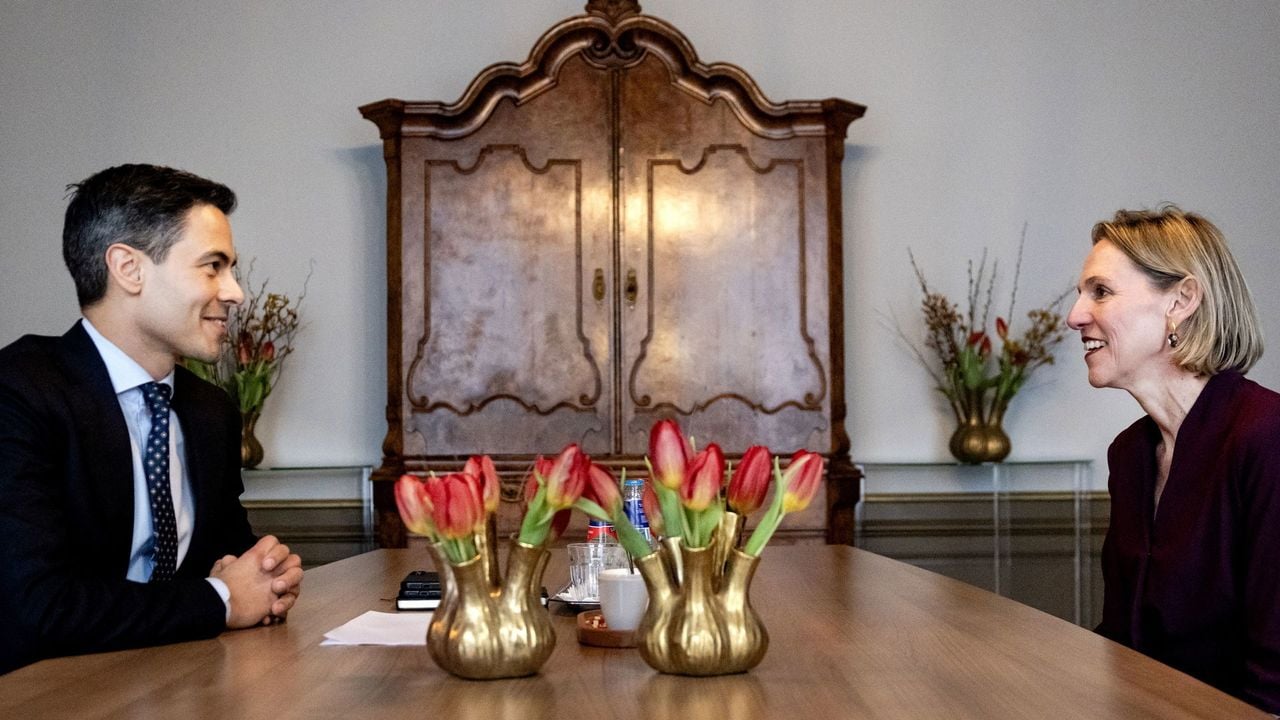 De nieuwe minister van Langdurige Zorg, Mirjam Sterk (CDA), in gesprek met de formateur - ANP