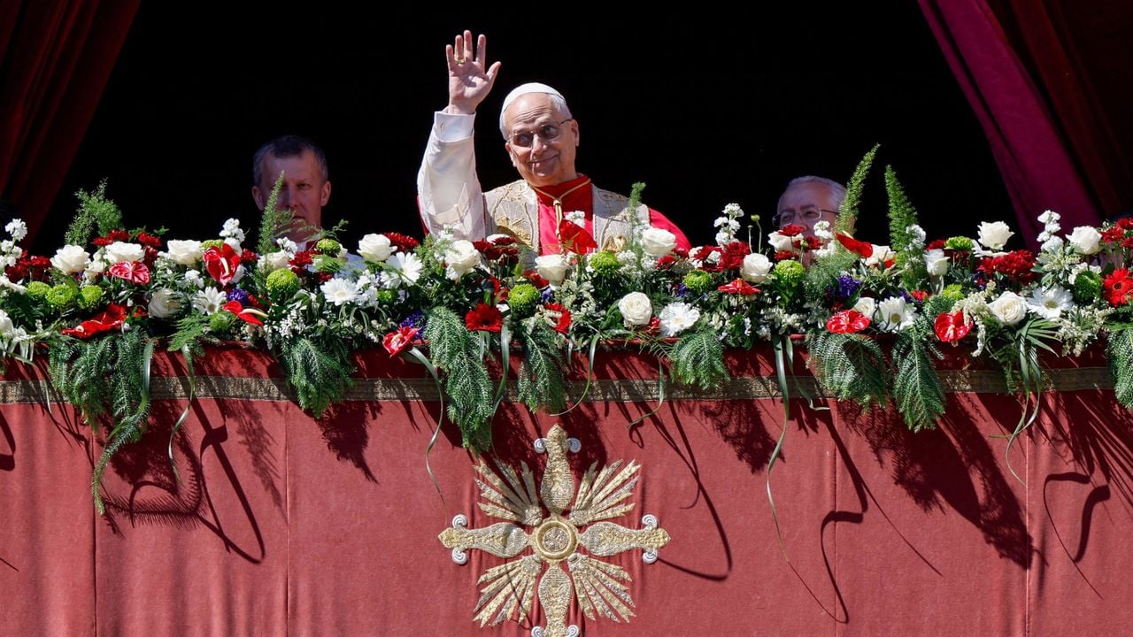 De paus tijdens zijn paaszegen - Reuters