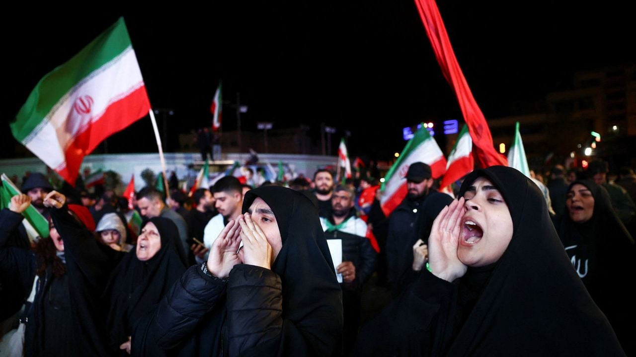 Mensen op straat in Teheran na aankondiging staakt-het-vuren - Reuters