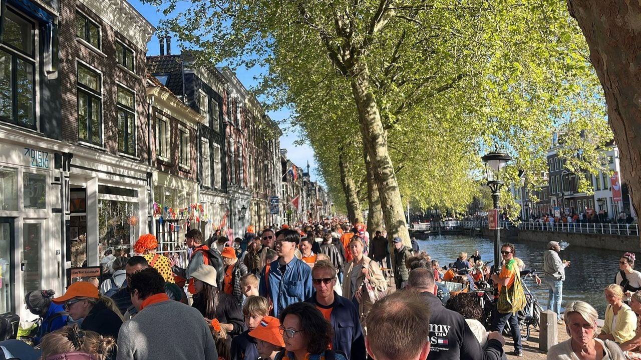 Gezelligheid en drukte in het centrum van Utrecht - NOS