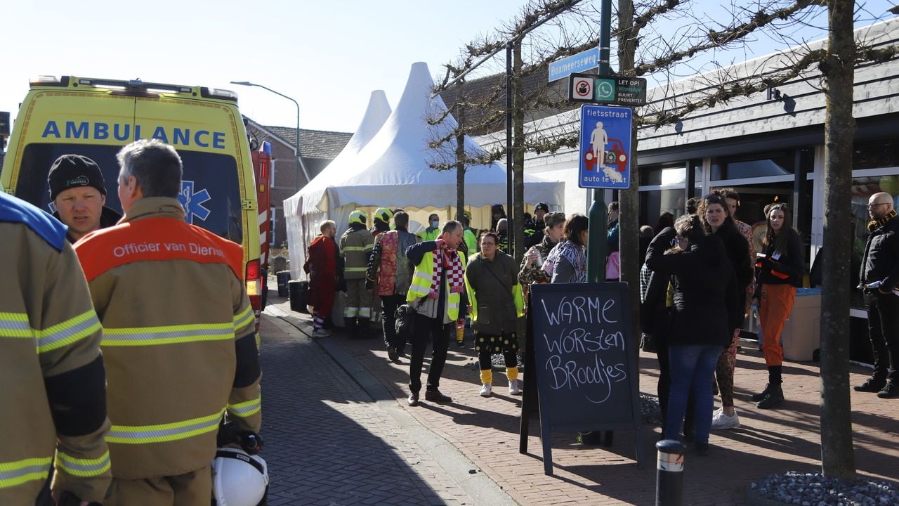 Het ongeluk op het Kerkplein in Beugen gebeurde rond het middaguur (foto: SK-Media).
