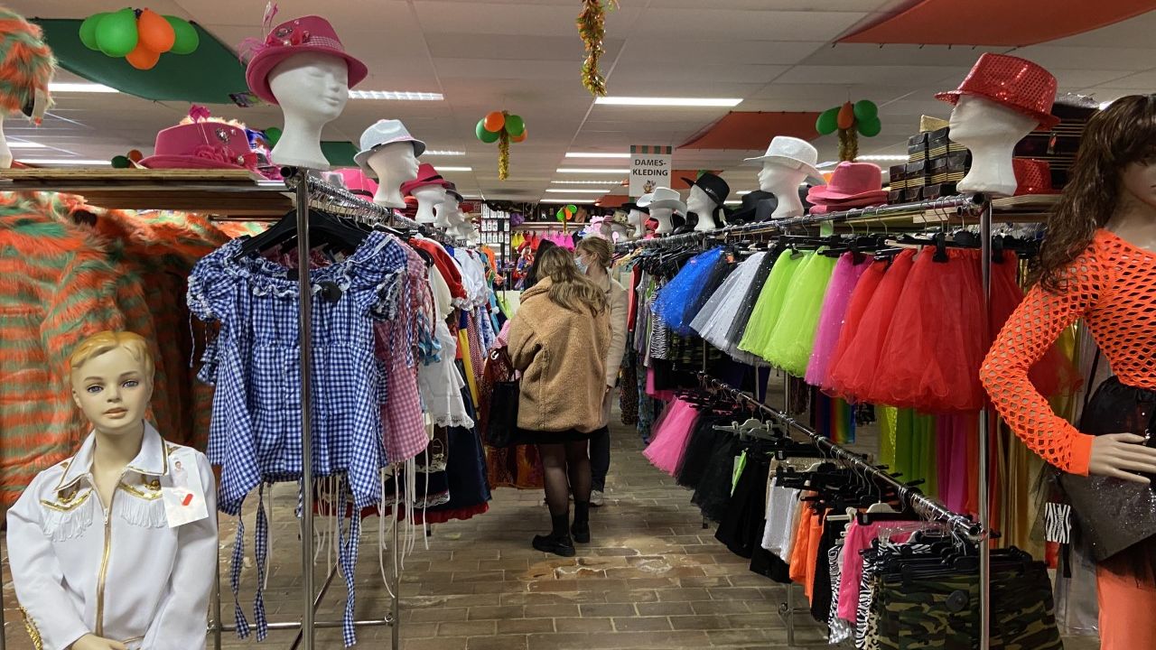 De carnavalswinkel in Tilburg.