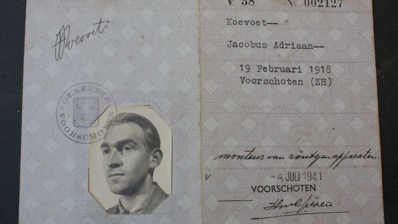 Het identificatiebewijs van Hans' vader uit 1941.