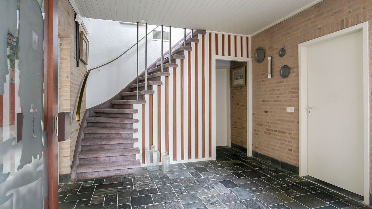 De gang in het huis (foto: Bato Makelaars en Woningadviseurs).