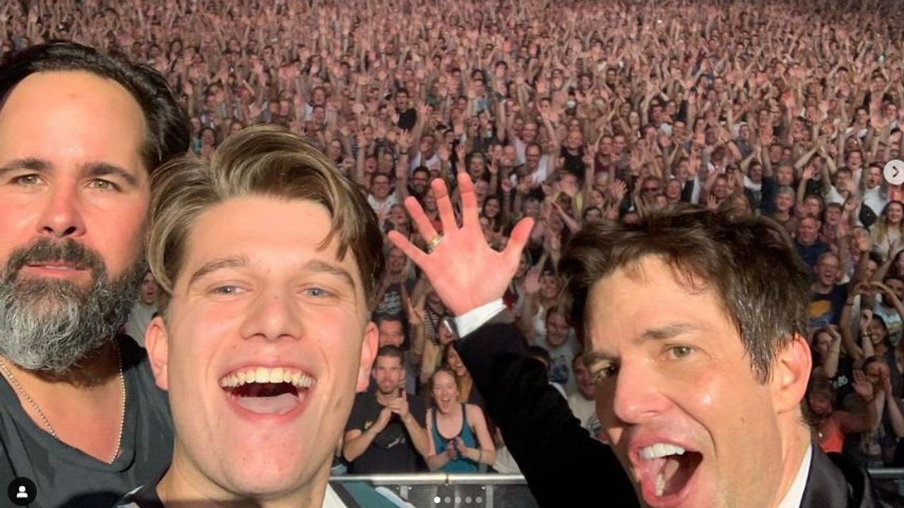 Een selfie van Diégo met The Killers in een volle Ziggo Dome (foto: Instagram Diego).