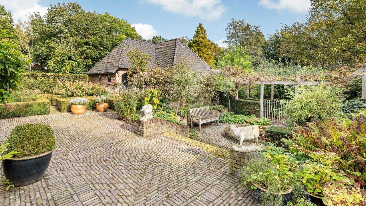 De tuin is een grote trots van het stel (foto: Thuiz Makelaardij).