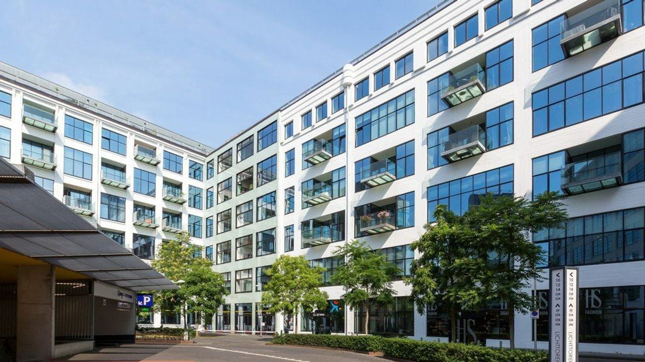 Het loft zit in het appartementencomplex in de Lichttoren (foto: Honders/Alting Makelaars).