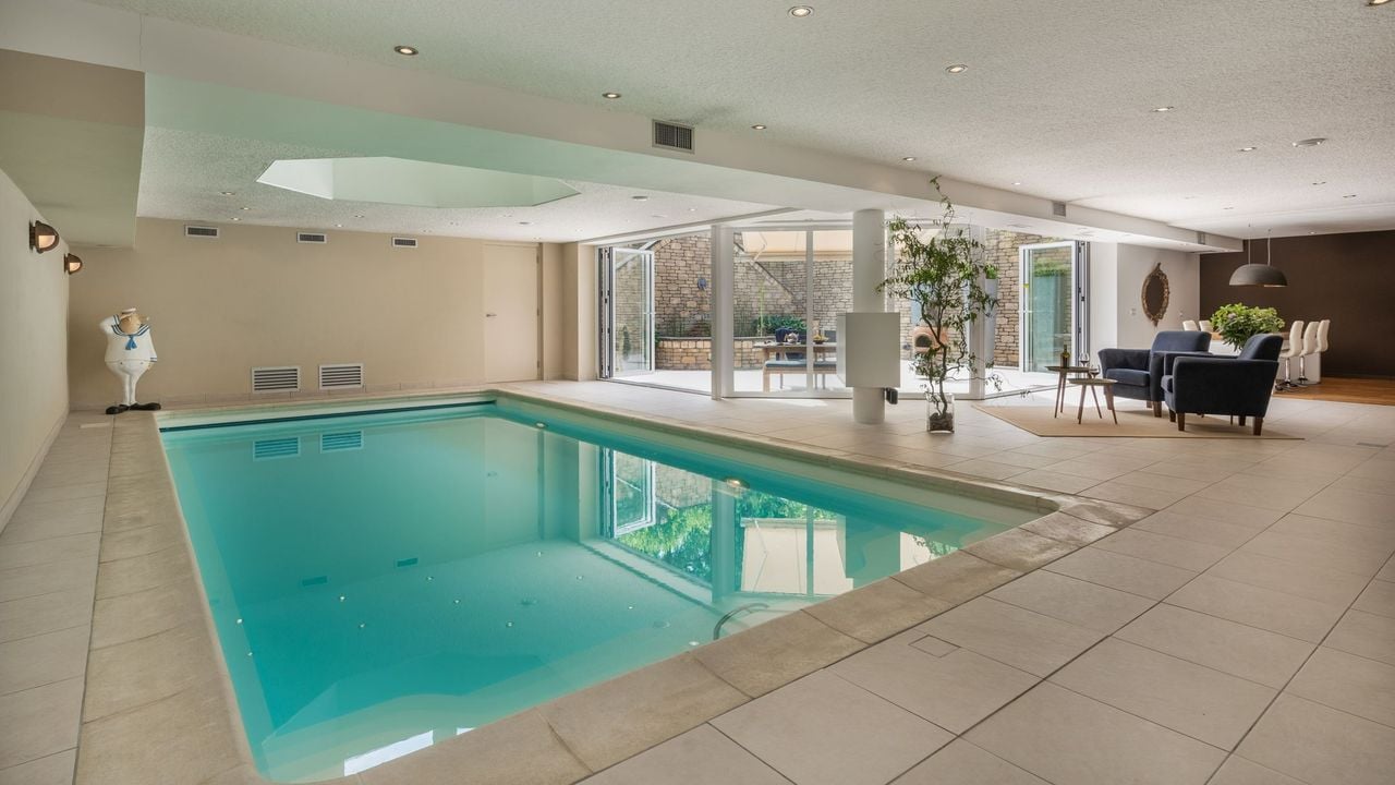 Na een drukke dag kan de burgemeester heerlijk dobberen (foto: CATO Makelaars).