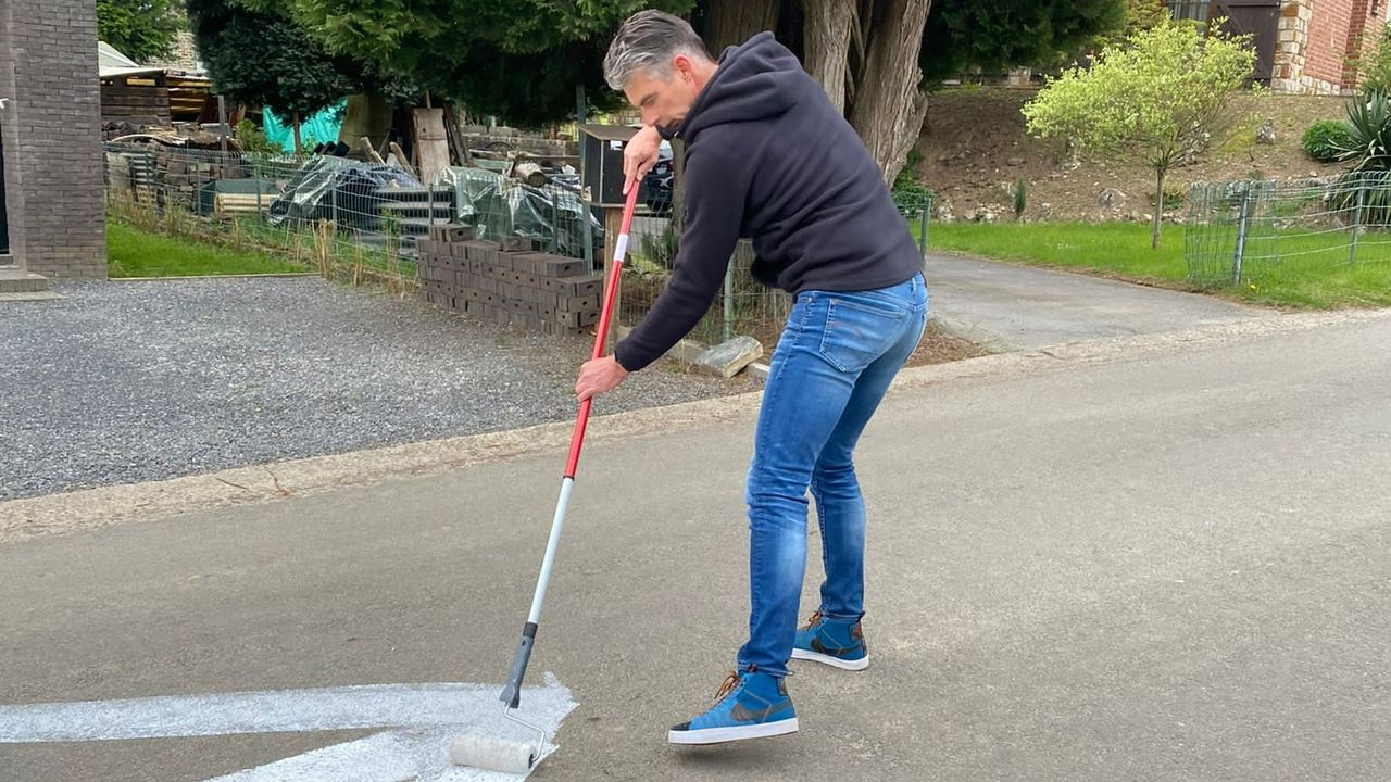Frank Gerritse 'kliedert' de weg vol voor zijn dochter (foto: Frank Gerritse).