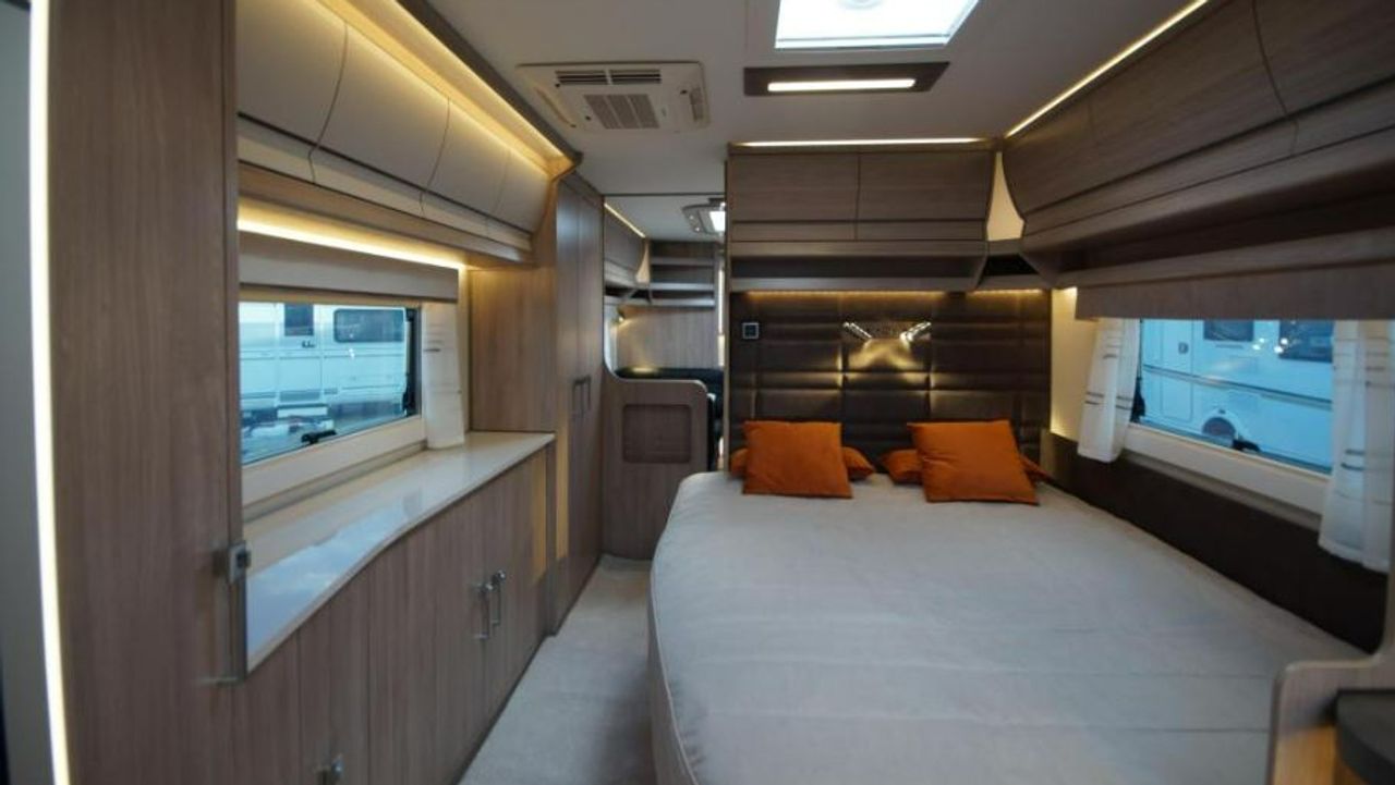 Geen omgebouwde bedbank maar een elektrisch verstelbaar bed (foto: De Greeff).