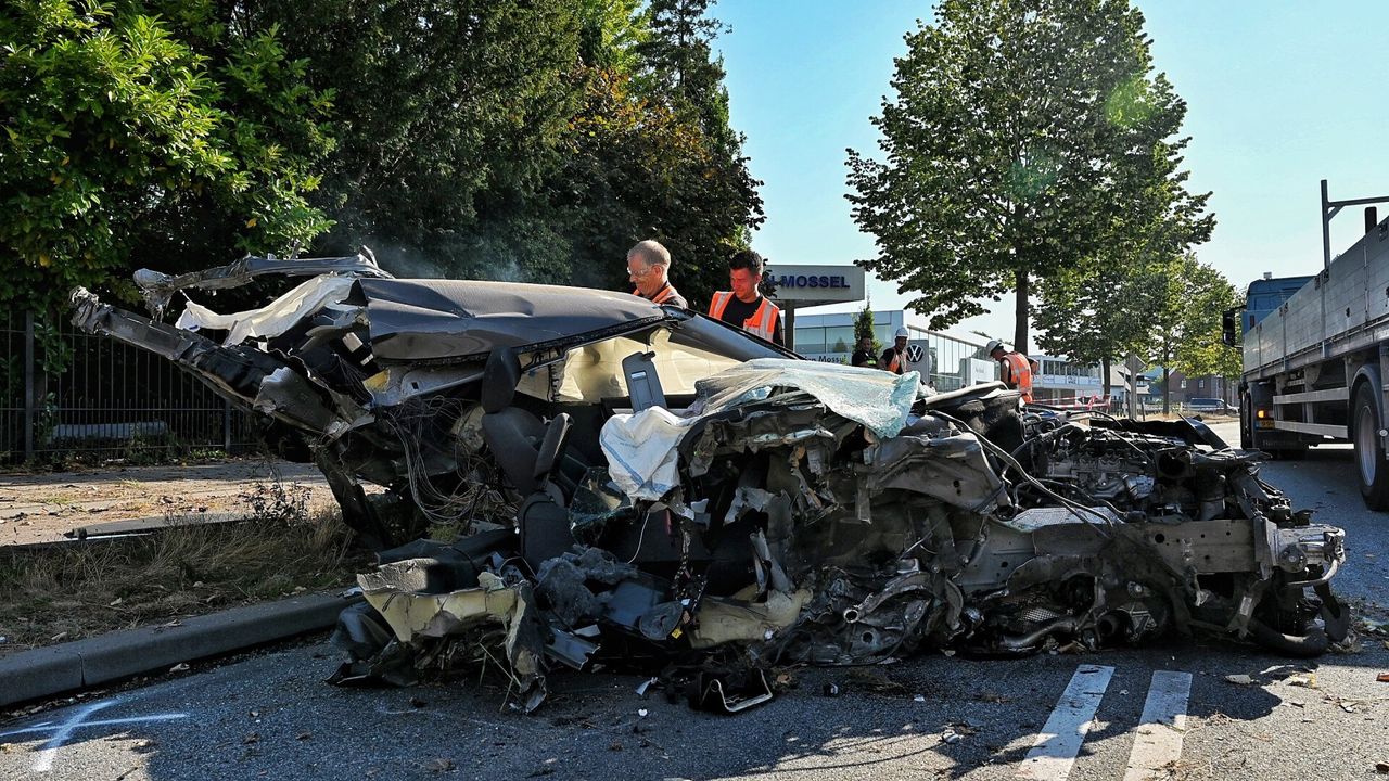 Van de Audi bleef vrijwel niets over (foto: Toby de Kort/SQ Vision).