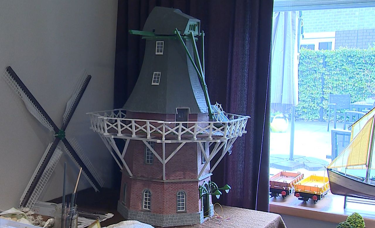 De molen is bijna klaar om geplaatst te worden in de binnentuin.