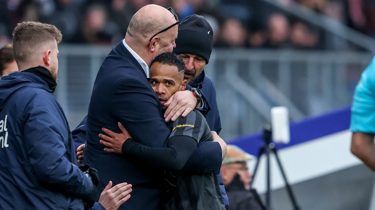 Jarchinio Antonia van NAC na zijn doelpunt (foto: Orangepictures).