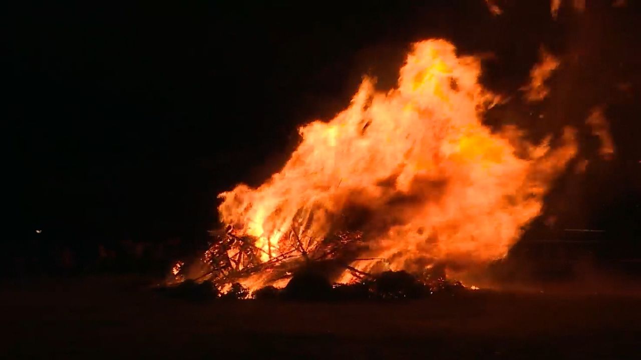 De brandstapel enkele jaren gelden (foto: DTV)
