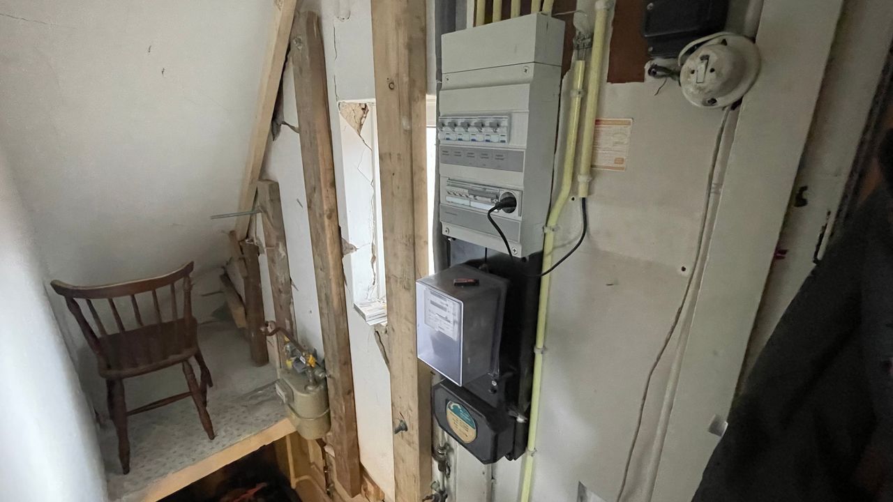 Steunbalken in de meterkast (foto: Raymond Merkx).