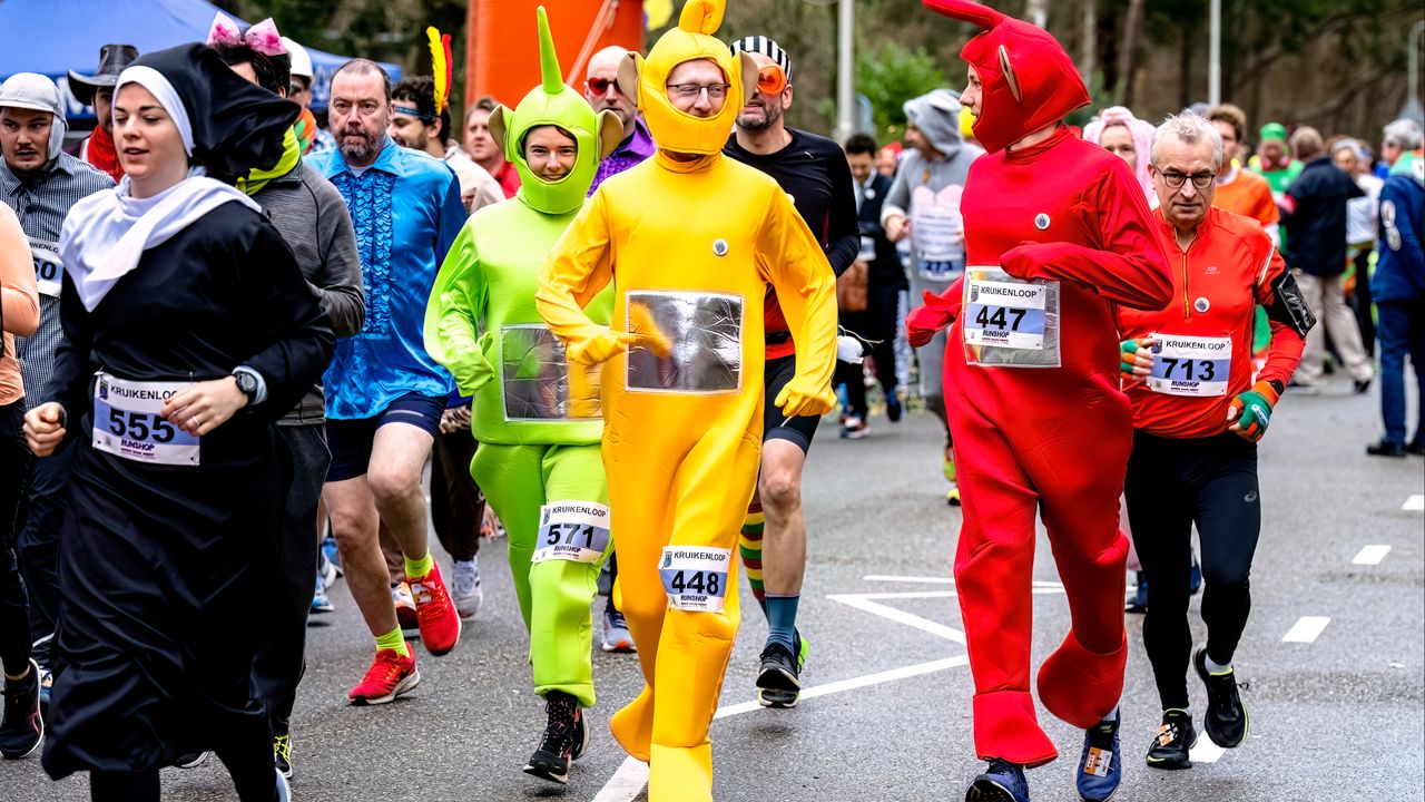 De outfits waren divers: van nonnen tot Teletubbies (foto: Marcel van Dorst).