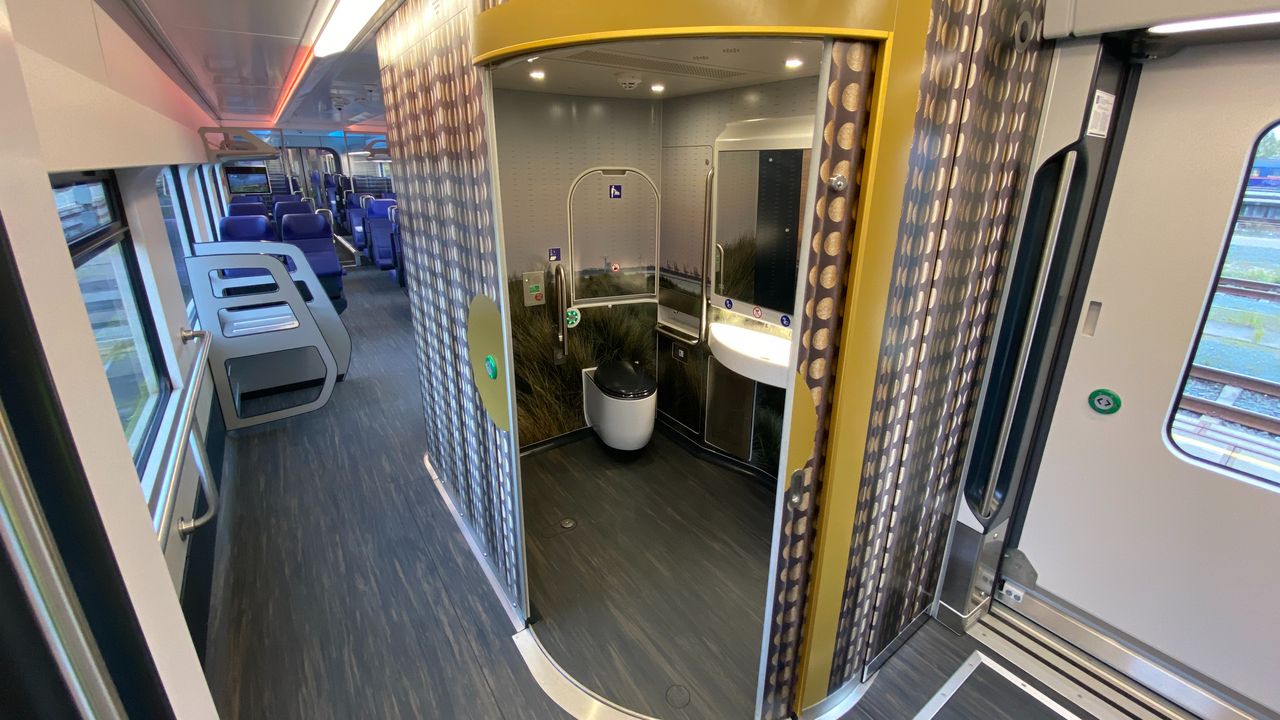 Een rolstoeltoegankelijk toilet in de ICNG (foto: NS)