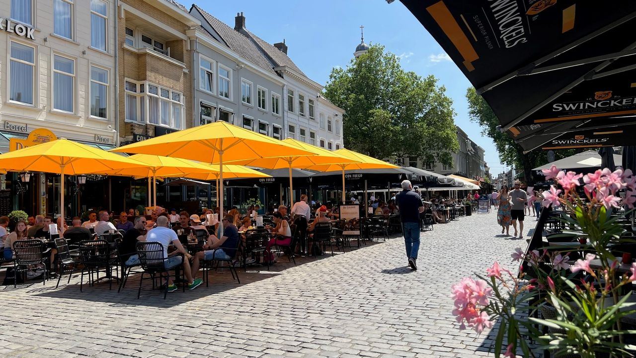 Drukte op terrassen in Breda (foto: Henk Voermans).