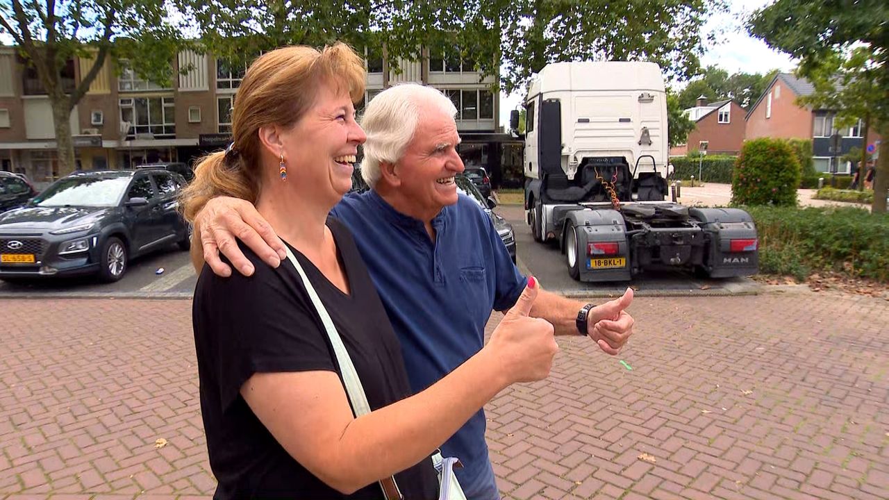 Vrouw uit Drenthe wil op de foto met Olof (foto: Raymond Merkx).