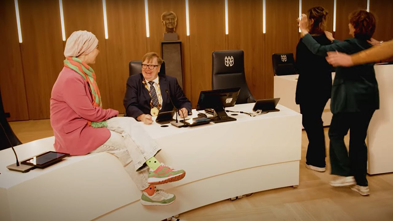 Benno en Esmah Lahlah in de videoclip. 