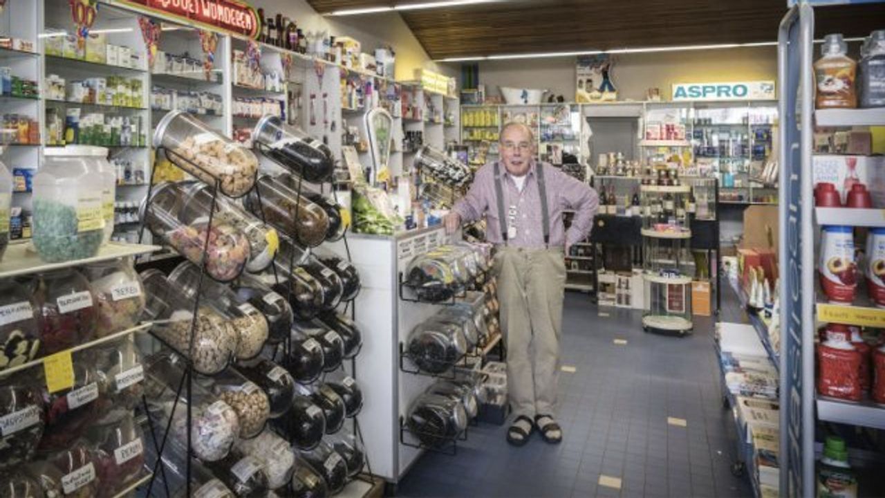 Joep in zijn zaak (foto: Stadsarchief Breda).