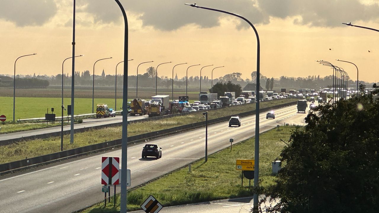 Het ongeluk gebeurde in de staart van een file op de E40 (foto: Jeffrey Roos).