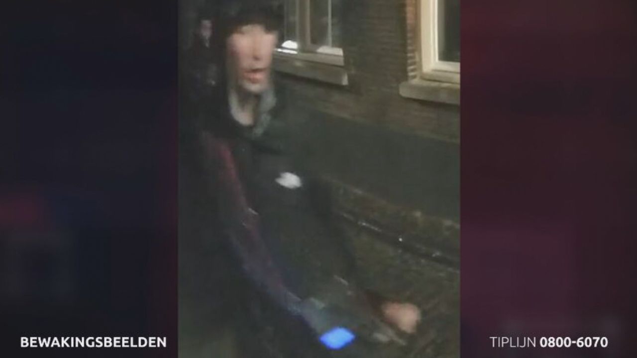 Een van de twee daders in beeld.