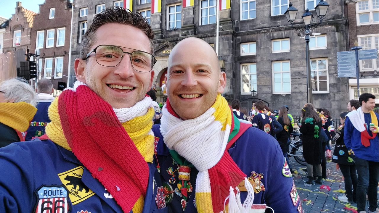 Sander (links) en Rutger met Oeteldonksjaal (eigen foto).