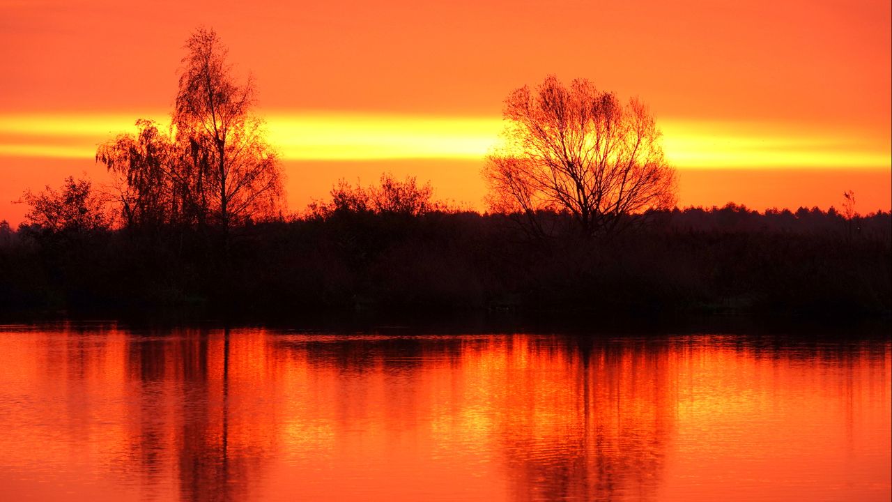 En toen kleurde het oranje (foto: Ben Saanen).