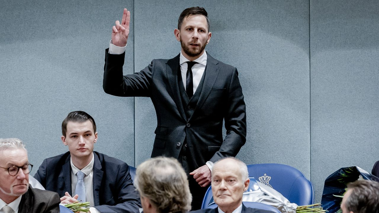 Maikel Boon (PVV) legt de eed af in de Tweede Kamer (foto: ANP/Robin van Lonkuijsen).