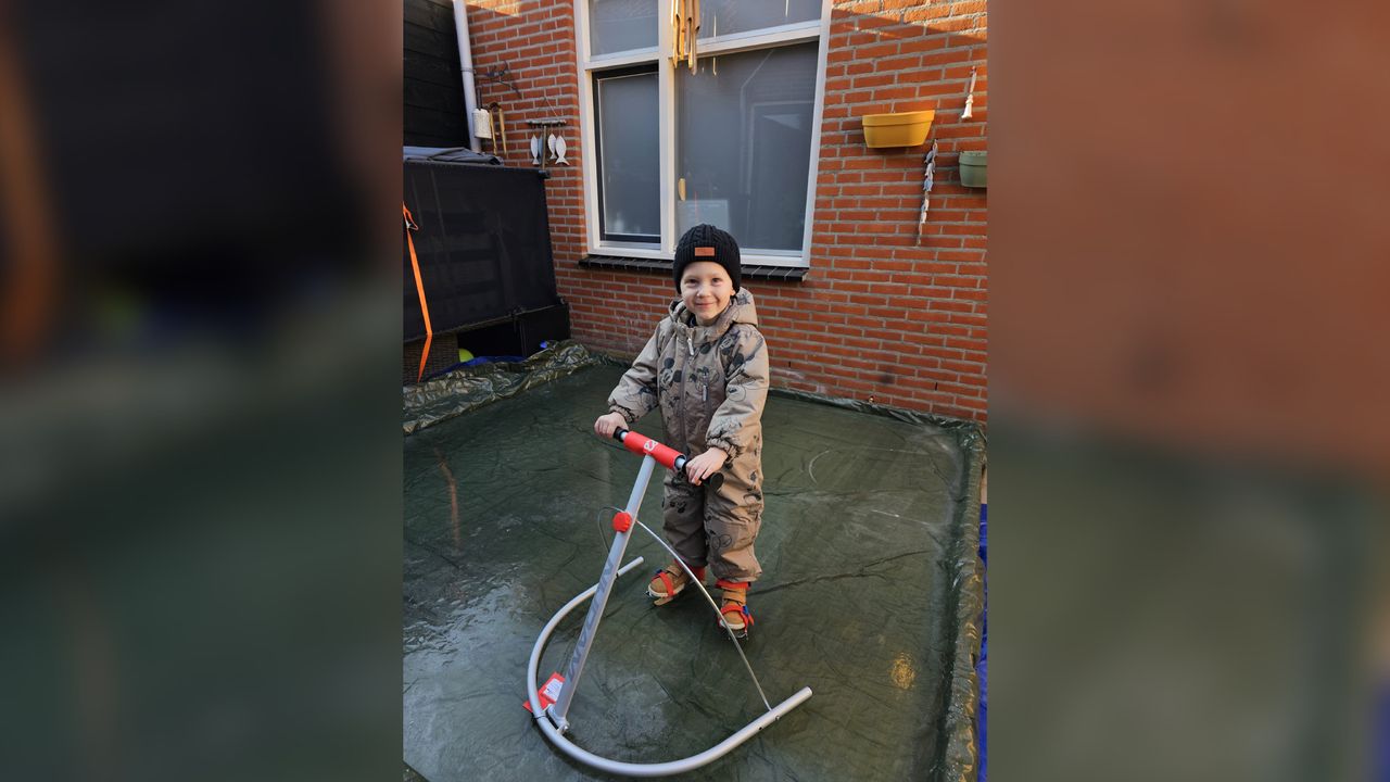 Schaatsbaantje in de achtertuin (foto: Priscilla van der Sanden).