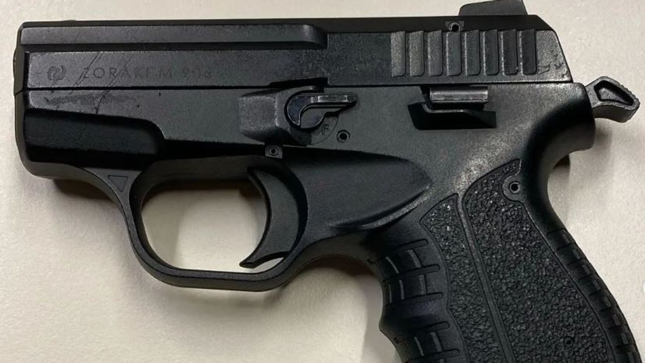 Het wapen dat de politie vond (foto: Instagram wijkagenten Vaartbroek)