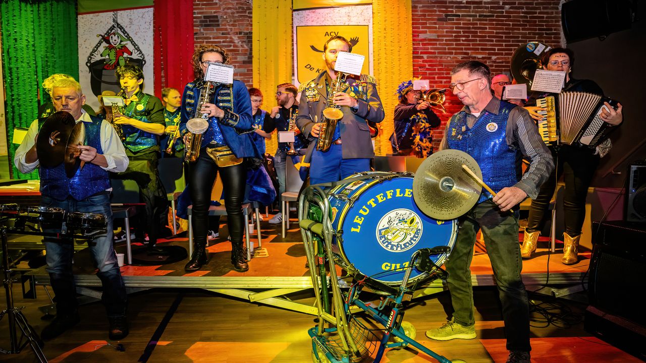 Het dweilorkest mocht niet ontbreken (foto: EYE4Images)