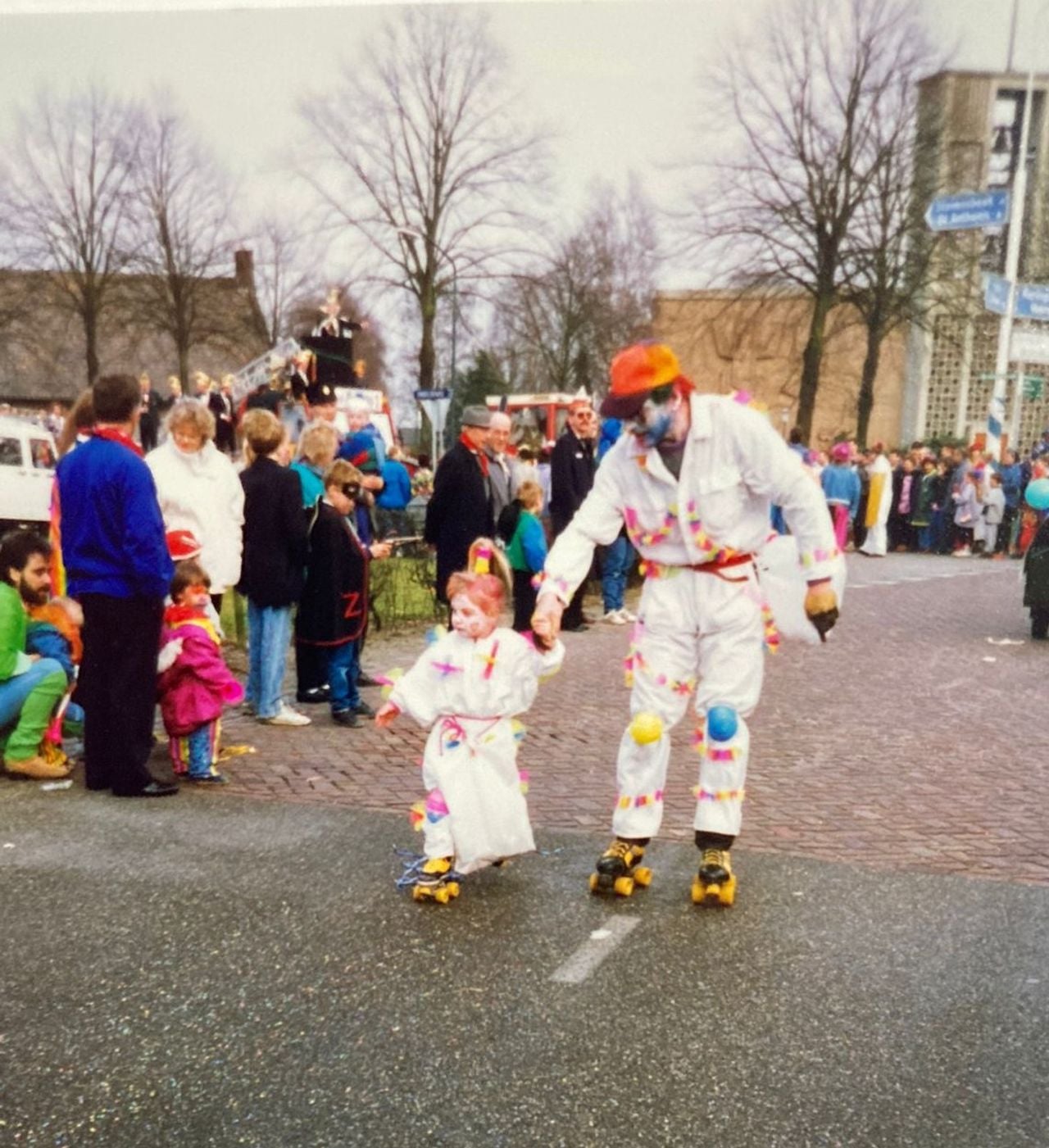 Nicol Gerrits op driejarige leeftijd samen met haar vader Jan Gerrits in 1990 (foto: privé collectie familie Gerrits).