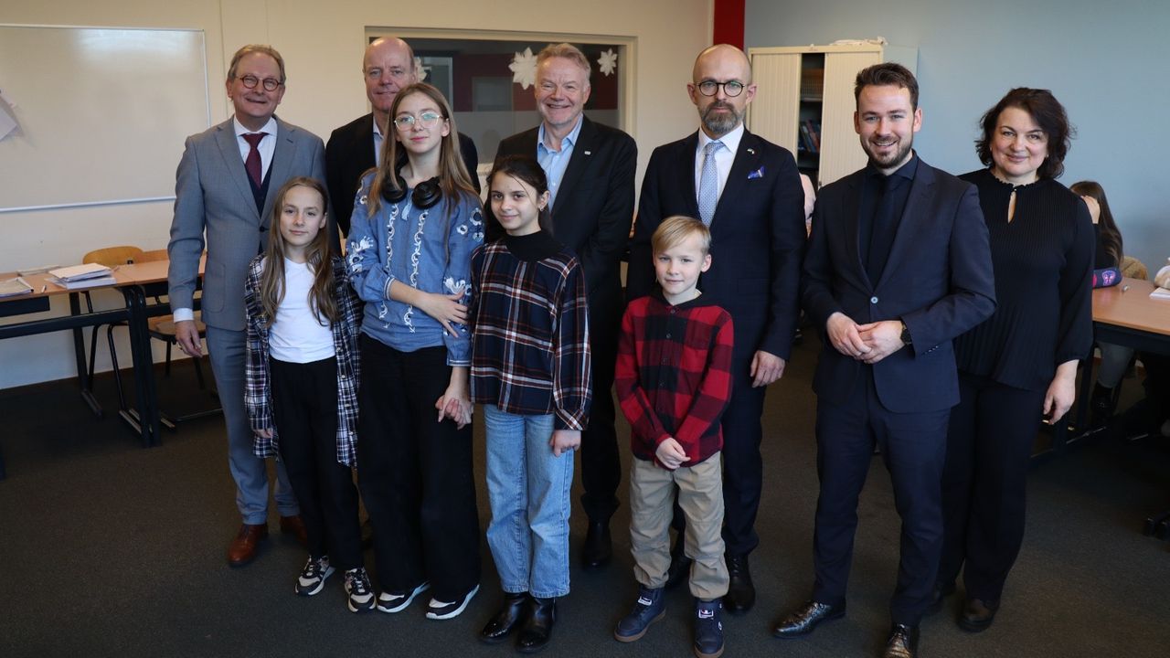 Hoog bezoek op school (foto: Curio/Claire van Raamsdonk).