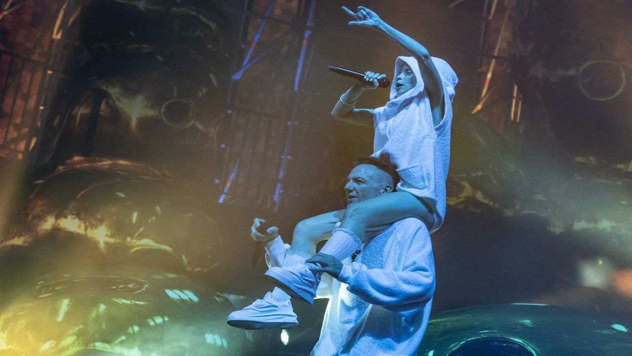 Het duo van Die Antwoord (foto: Anp / Eva Plevier)