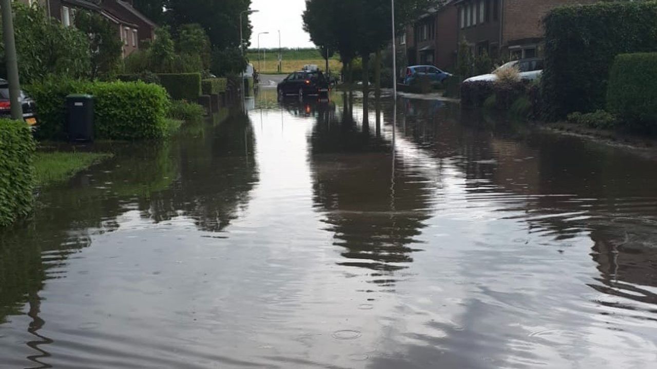 In Macharen liepen de straten onder water (foto: Ilona).