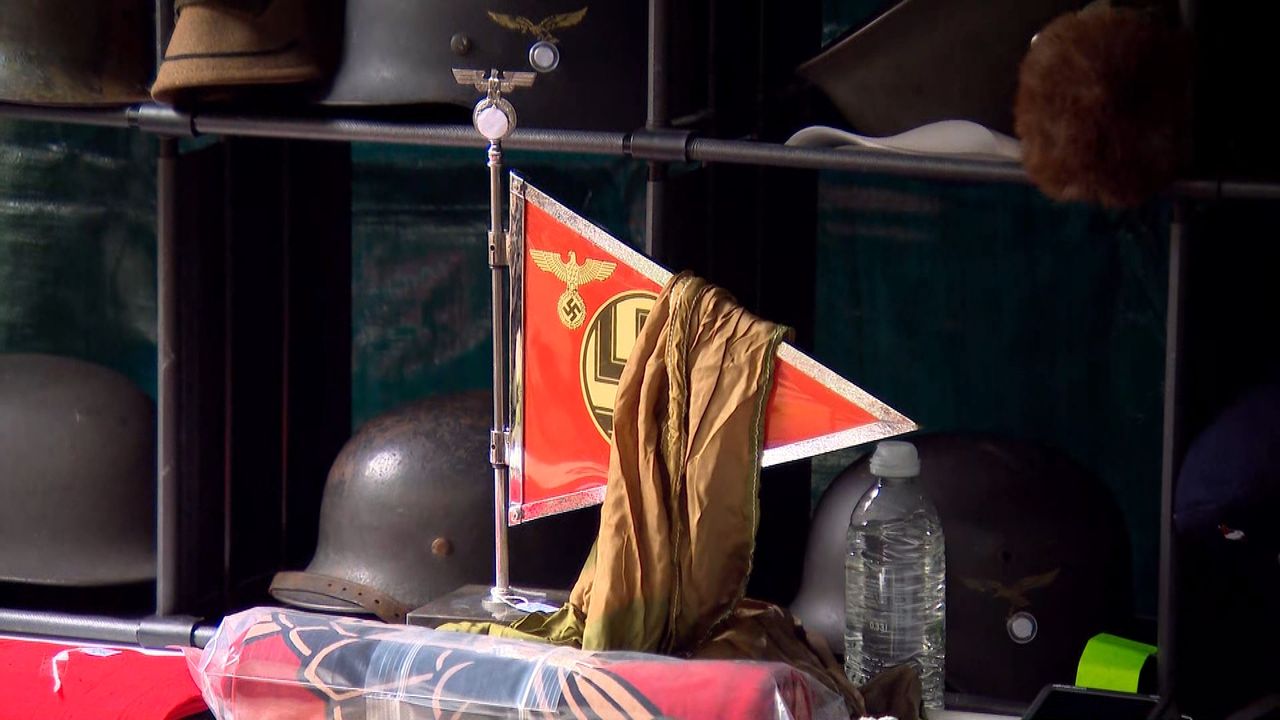 Een vlag die te koop is, afgedekt (foto: Omroep Brabant).