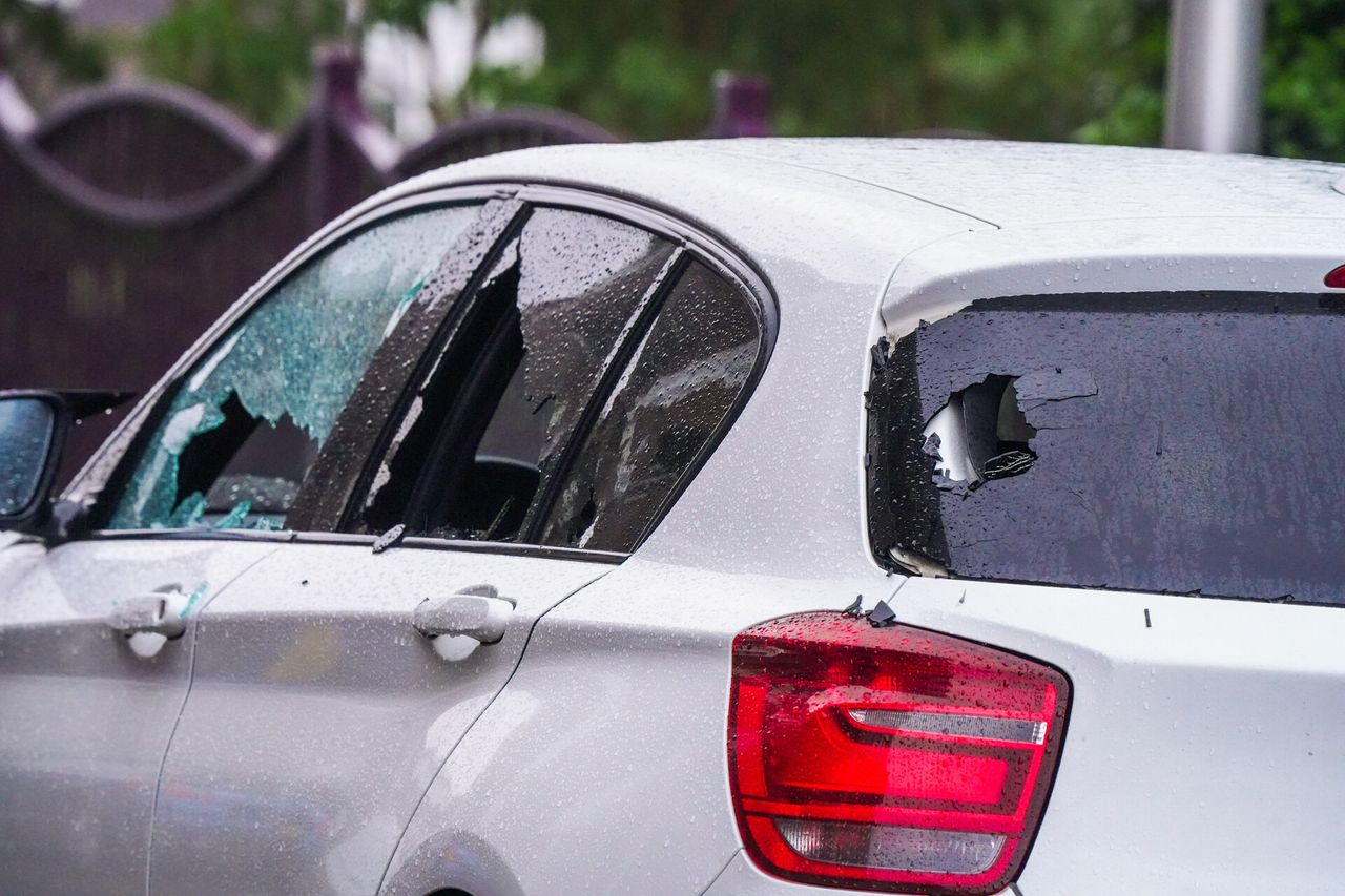 Ruiten van de auto zijn gesneuveld (foto: Dave Hendriks / SQ Vision). 