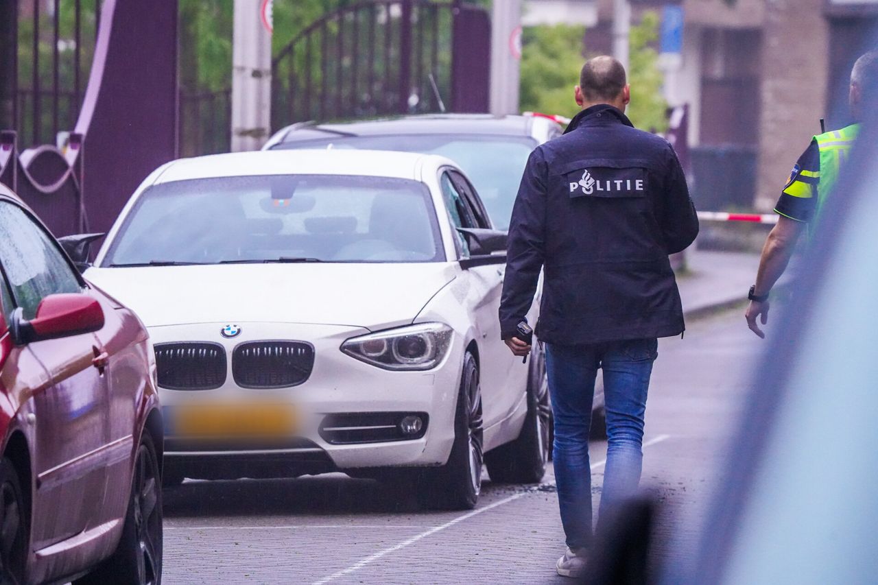 De auto die beschoten is (foto: Dave Hendriks / SQ Vision). 