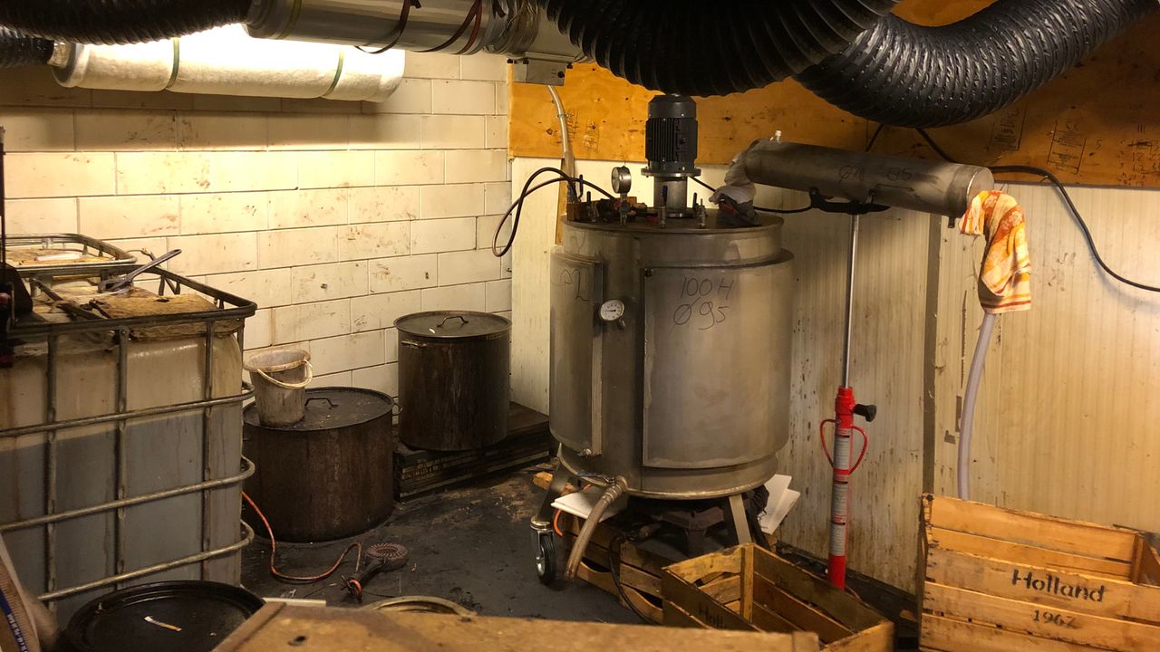 Interieur van het lab met de ketel (foto: Willem-Jan Joachems)