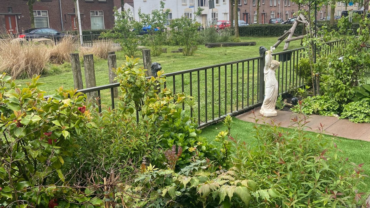 Groen in de Textielbuurt (foto: Marleen Kuijsters). 