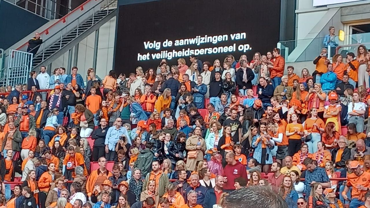 Bezoekers moeten de aanwijzingen van veiligheidspersoneel opvolgen.