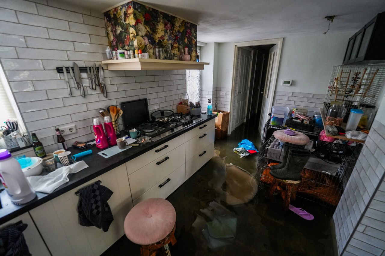 Overal water in deze woning in Veldhoven (foto: Dave Hendriks / SQ Vision).