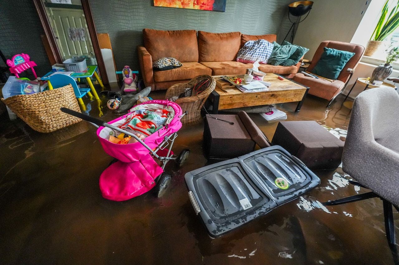 Het huis stond vol met water (foto: Dave Hendriks/SQ Vision).