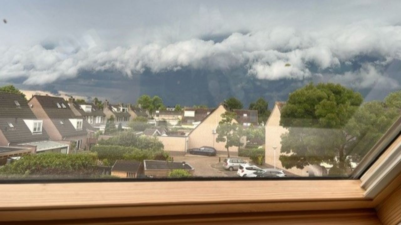 Deze foto uit Best was mooier geweest zonder kozijn, maar Robin hield het raam wijselijk dicht (foto: Robin van den Bergh).