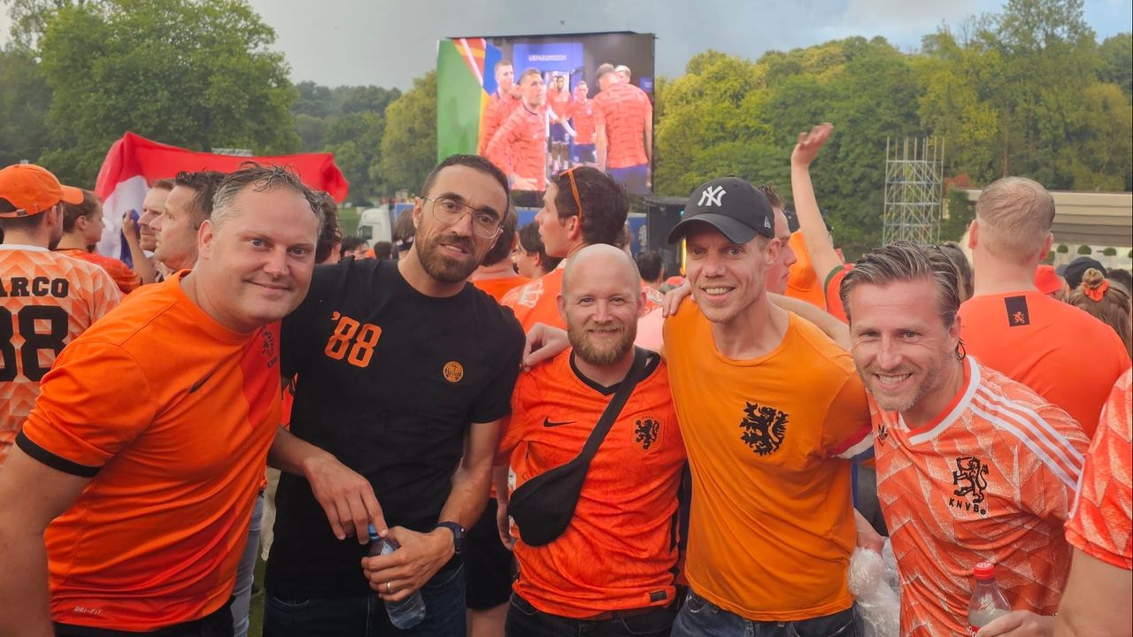 Ondanks de uitschakeling was het een groot feest (foto: Jamel Tijani).