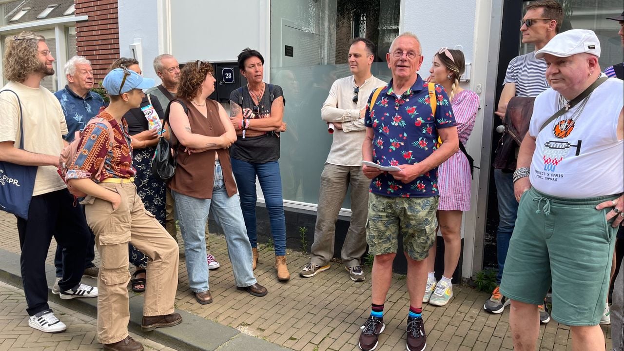 Martin vertelt over het eerste COC-pand in Tilburg (foto: Ista van Galen).